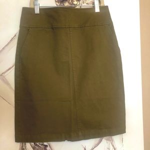 Military green pencil skirt... with pockets!!!!